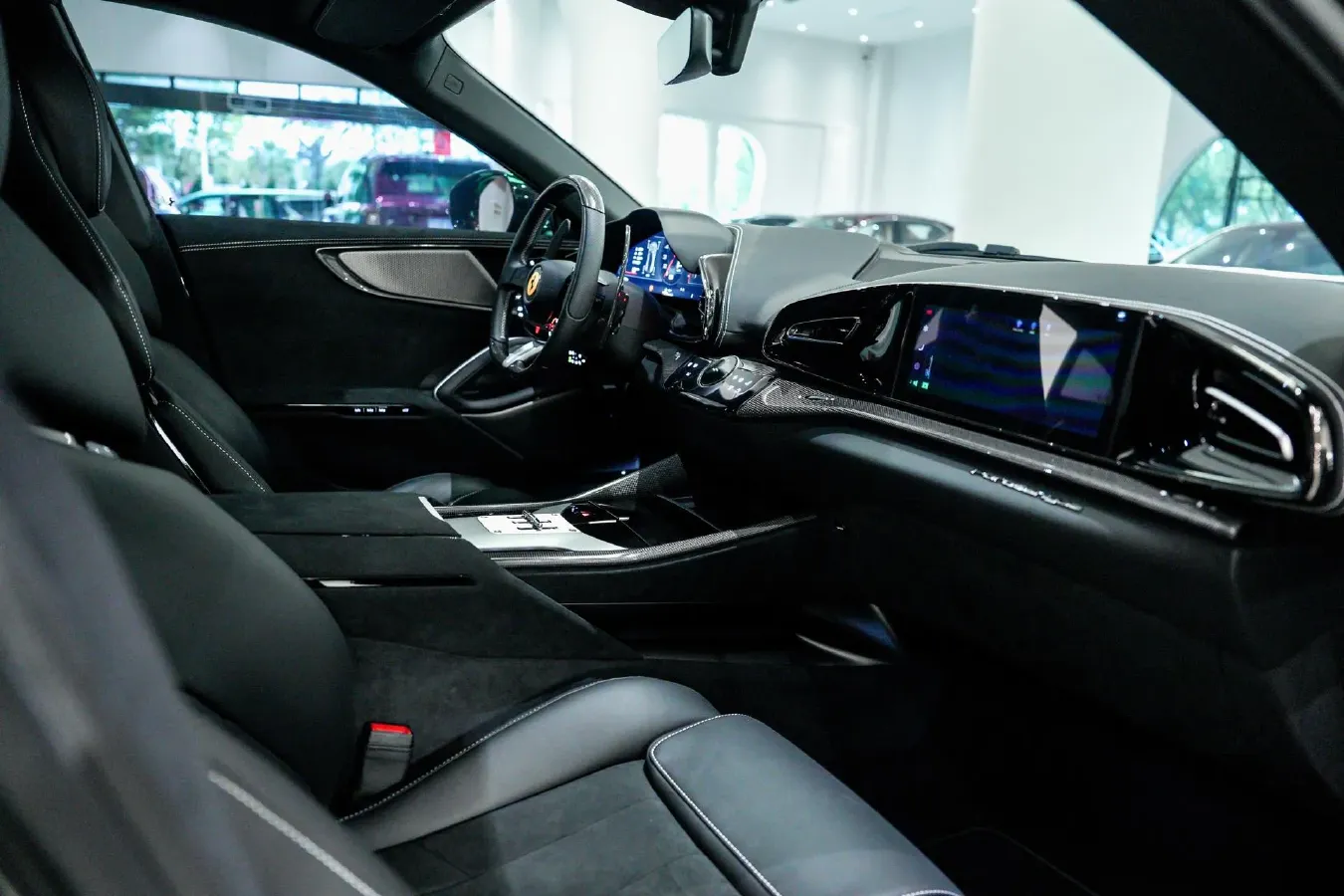 2023 Ferrari Purosangue 6.5L 725HP V12 8DCT,autocango,china used car exporter,china ev exporter,chinese used car exporter,chinese used ev exporter