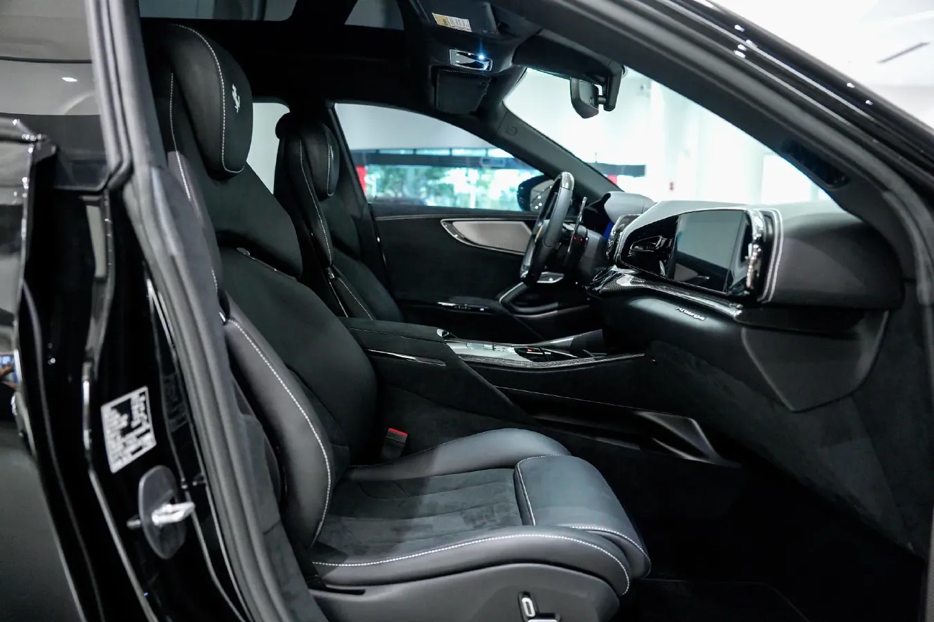 2023 Ferrari Purosangue 6.5L 725HP V12 8DCT,autocango,china used car exporter,china ev exporter,chinese used car exporter,chinese used ev exporter