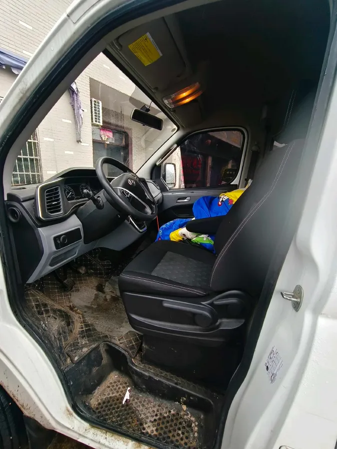 2021 MAXUS XinTu V80 2.0T 127HP L4 6MT,autocango,china used car exporter,china ev exporter,chinese used car exporter,chinese used ev exporter