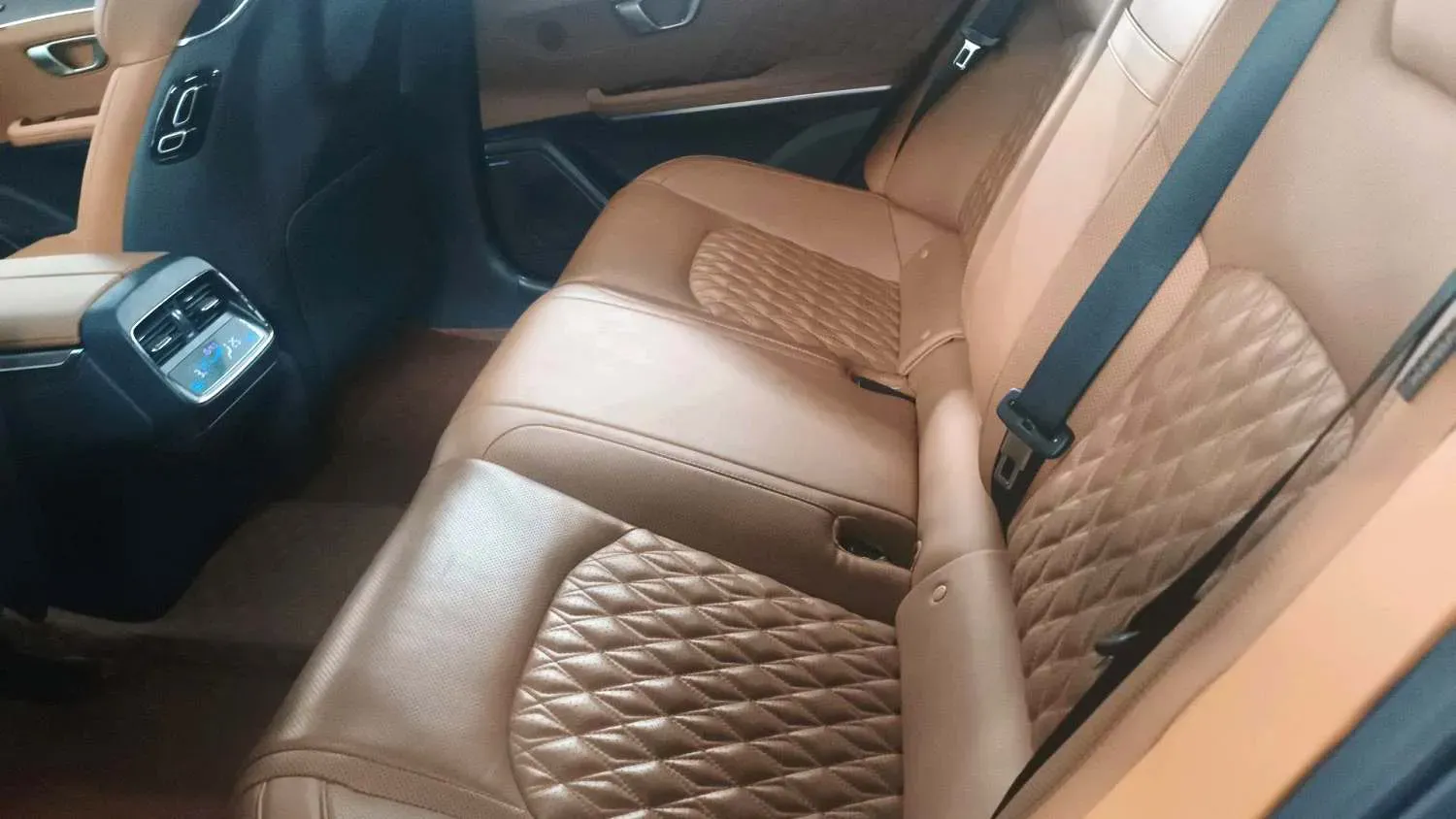 2022 Volkswagen Tiguan L 2.0T 186HP L4 7DCT,autocango,china used car exporter,china ev exporter,chinese used car exporter,chinese used ev exporter