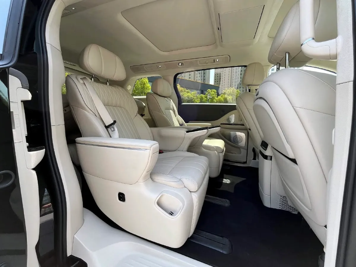 2025 Voyah Dream 1.5T 150HP L4 PHEV 41.7KWH,autocango,china used car exporter,china ev exporter,chinese used car exporter,chinese used ev exporter