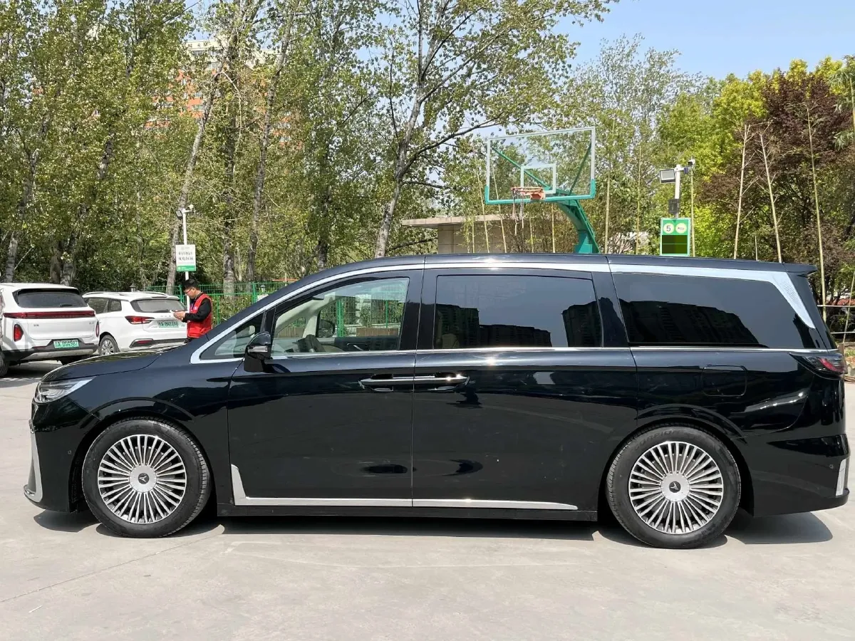 2025 Voyah Dream 1.5T 150HP L4 PHEV 41.7KWH,autocango,china used car exporter,china ev exporter,chinese used car exporter,chinese used ev exporter