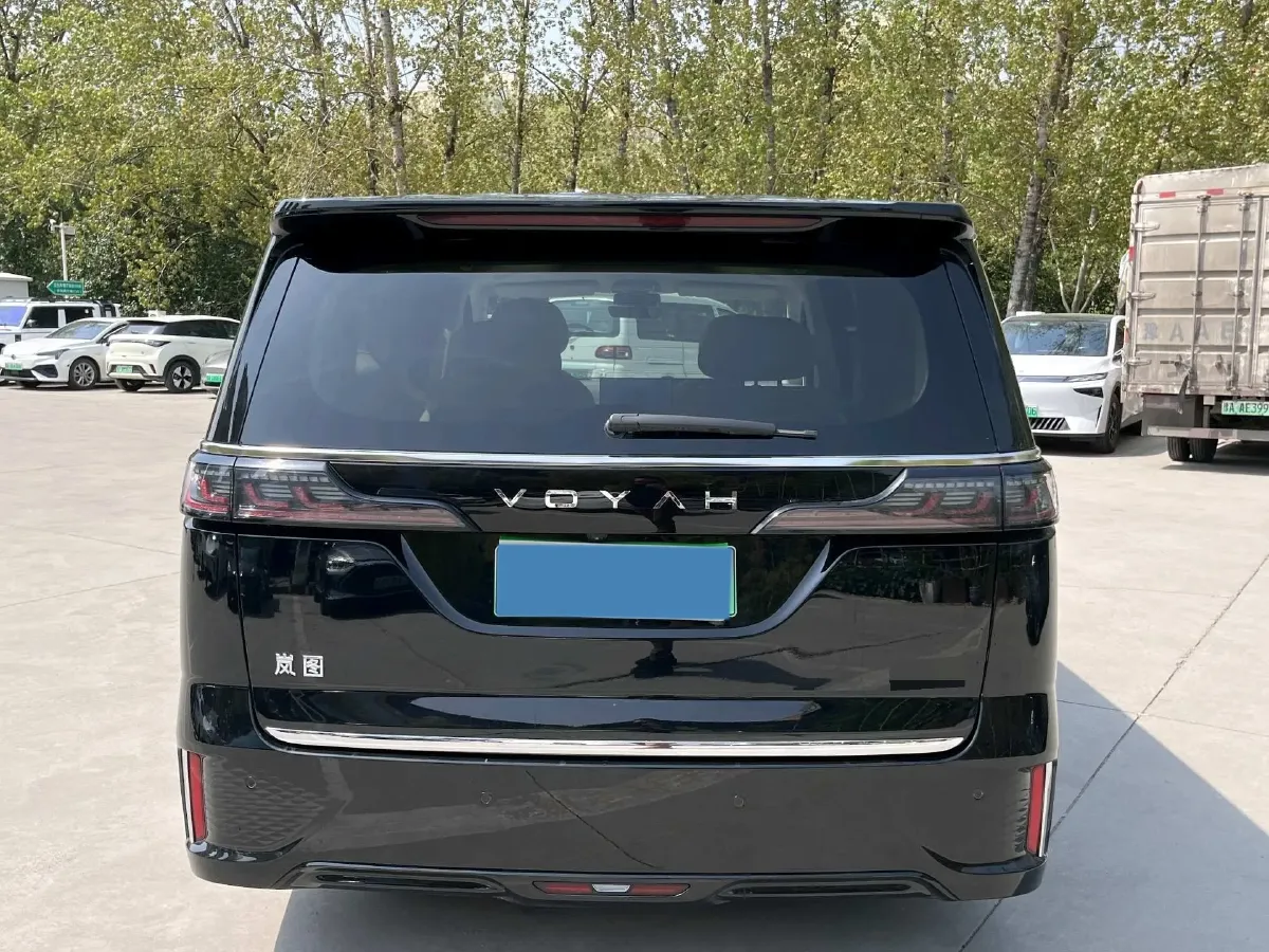 2025 Voyah Dream 1.5T 150HP L4 PHEV 41.7KWH,autocango,china used car exporter,china ev exporter,chinese used car exporter,chinese used ev exporter