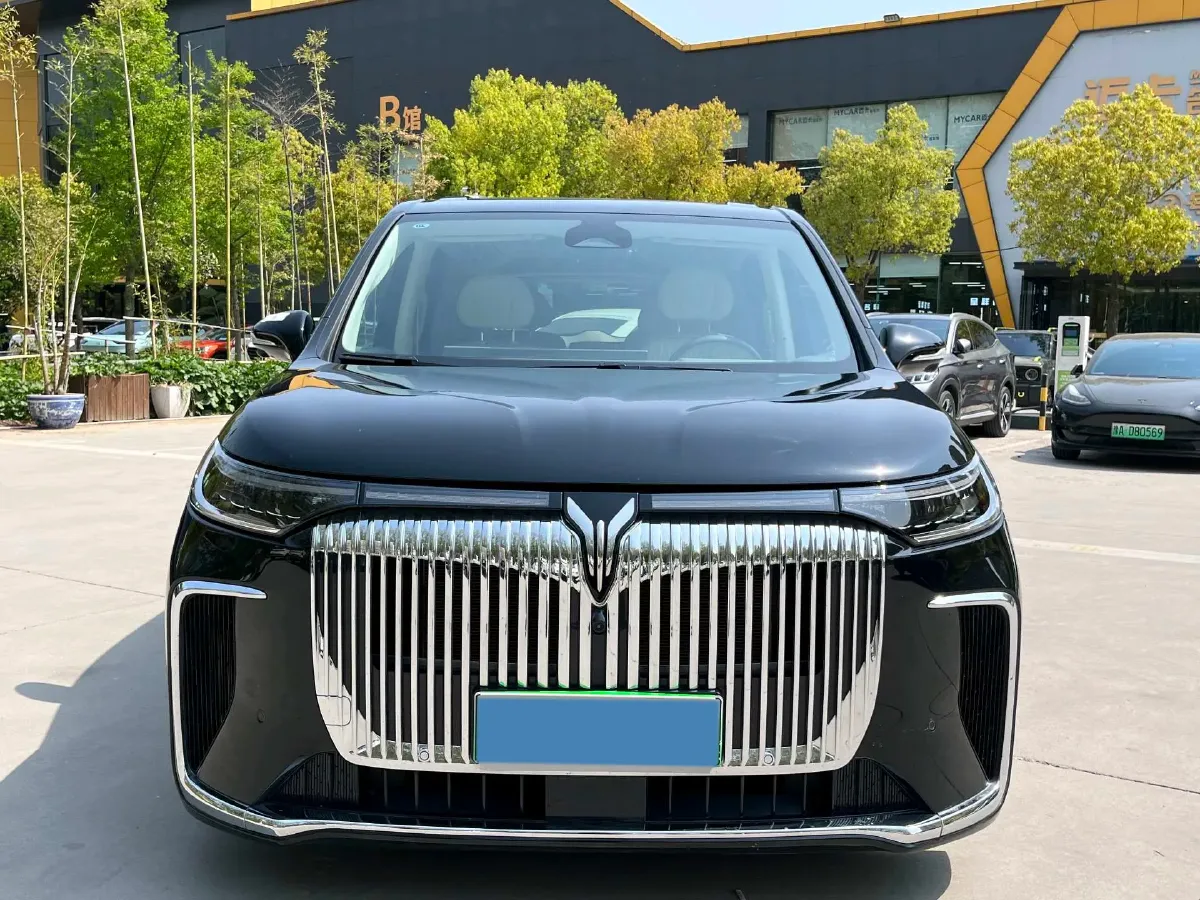 2025 Voyah Dream 1.5T 150HP L4 PHEV 41.7KWH,autocango,china used car exporter,china ev exporter,chinese used car exporter,chinese used ev exporter