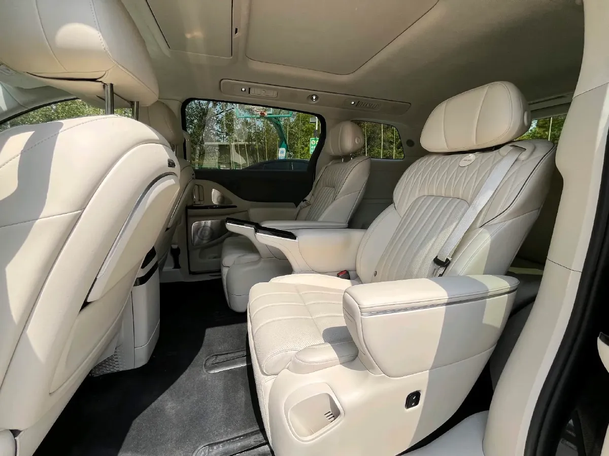 2025 Voyah Dream 1.5T 150HP L4 PHEV 41.7KWH,autocango,china used car exporter,china ev exporter,chinese used car exporter,chinese used ev exporter