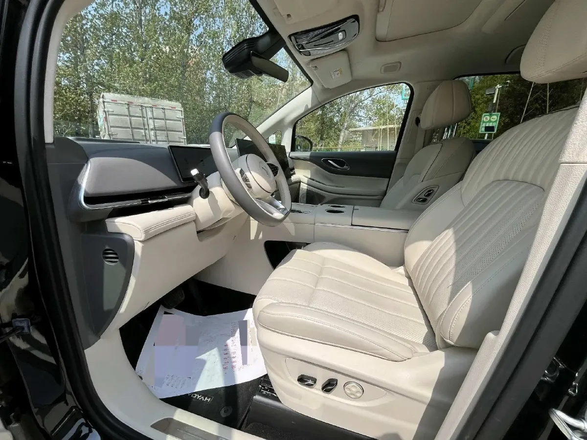 2025 Voyah Dream 1.5T 150HP L4 PHEV 41.7KWH,autocango,china used car exporter,china ev exporter,chinese used car exporter,chinese used ev exporter