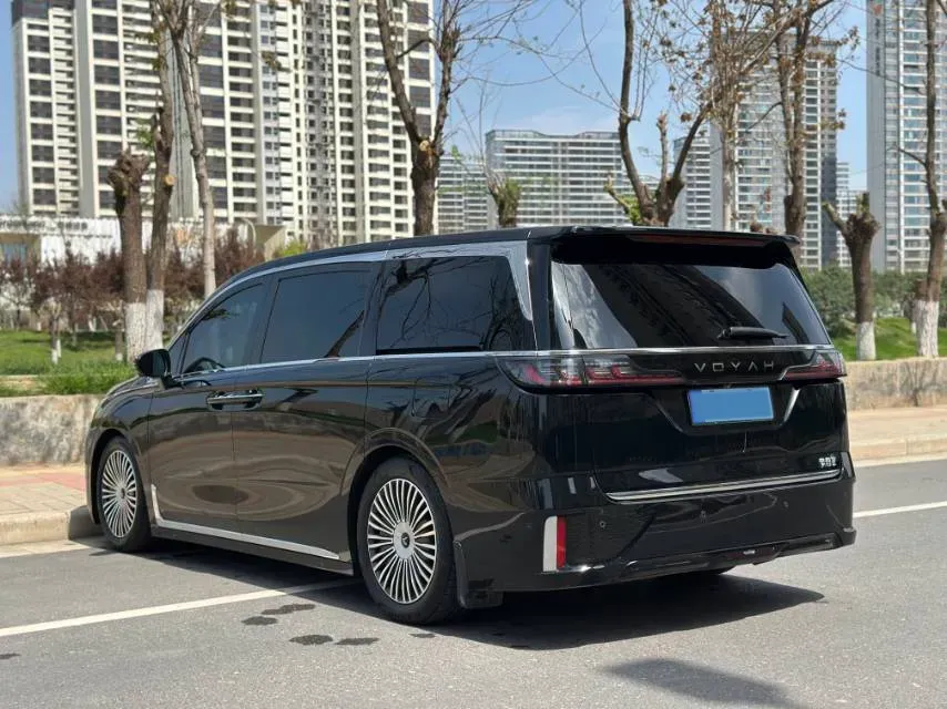 2025 Voyah Dream 1.5T 150HP L4 PHEV 41.7KWH,autocango,china used car exporter,china ev exporter,chinese used car exporter,chinese used ev exporter