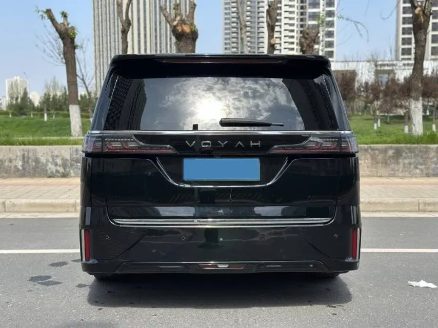 2025 Voyah Dream 1.5T 150HP L4 PHEV 41.7KWH,autocango,china used car exporter,china ev exporter,chinese used car exporter,chinese used ev exporter