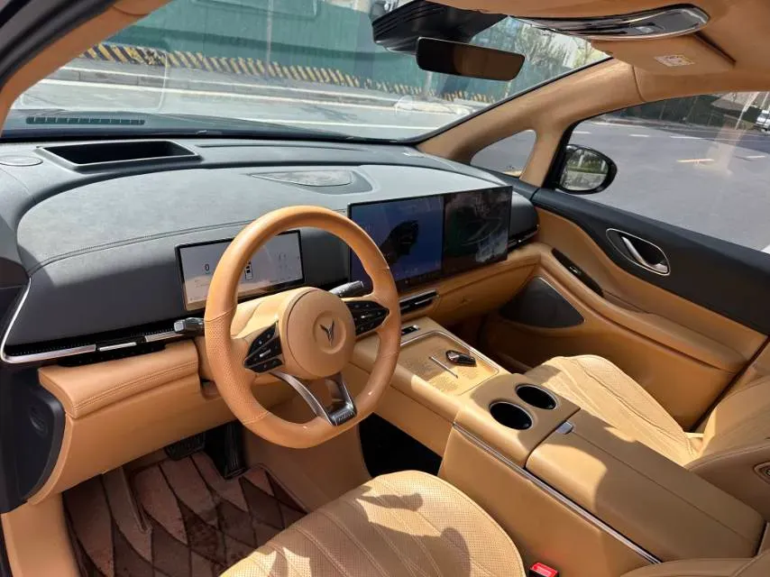 2025 Voyah Dream 1.5T 150HP L4 PHEV 41.7KWH,autocango,china used car exporter,china ev exporter,chinese used car exporter,chinese used ev exporter