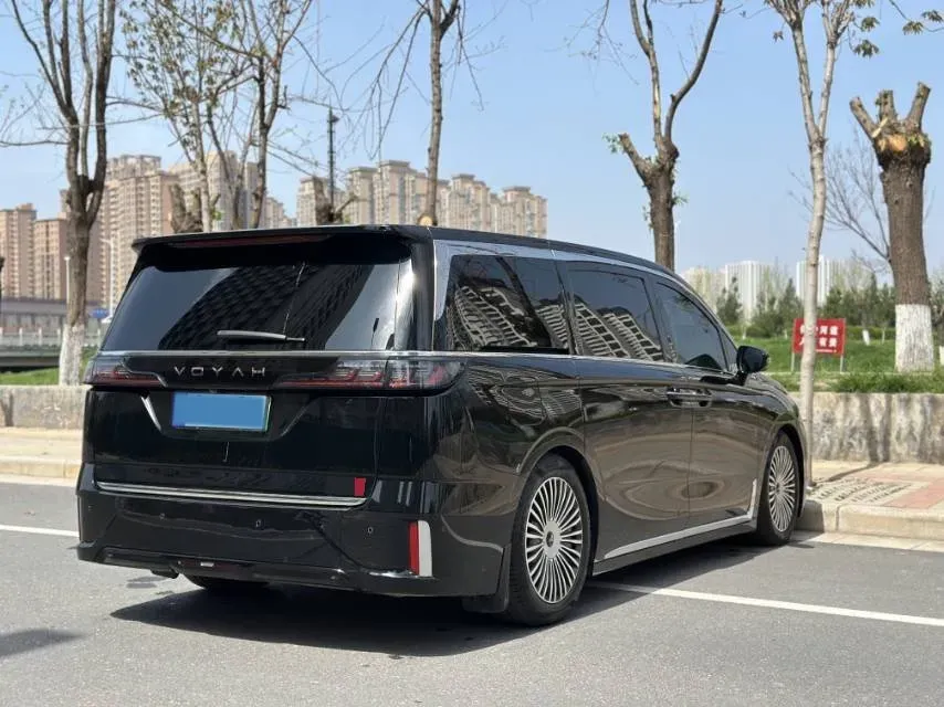 2025 Voyah Dream 1.5T 150HP L4 PHEV 41.7KWH,autocango,china used car exporter,china ev exporter,chinese used car exporter,chinese used ev exporter