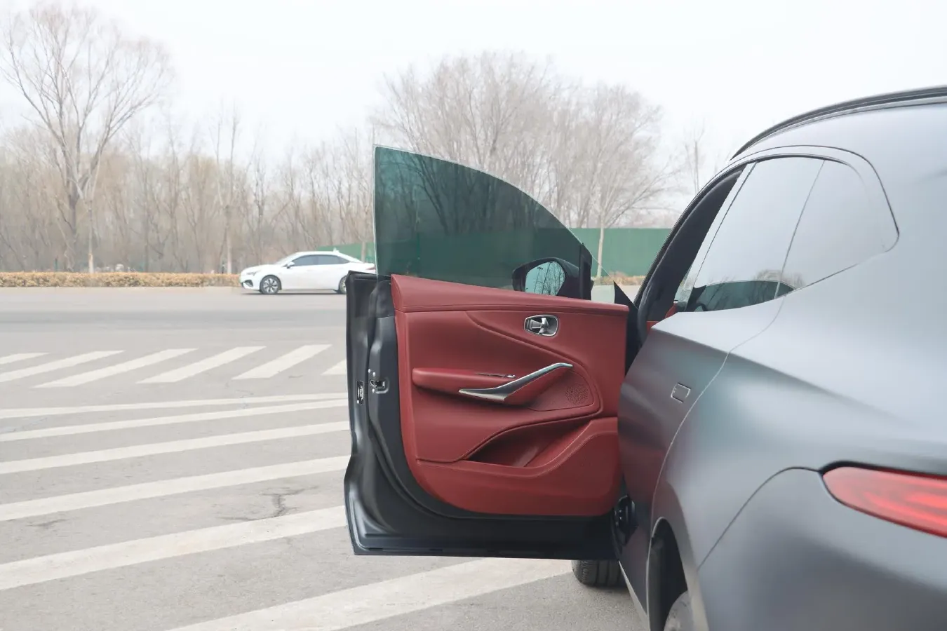 2022 Aston Martin DBX 4.0T 550HP V8 9AT,autocango,china used car exporter,china ev exporter,chinese used car exporter,chinese used ev exporter