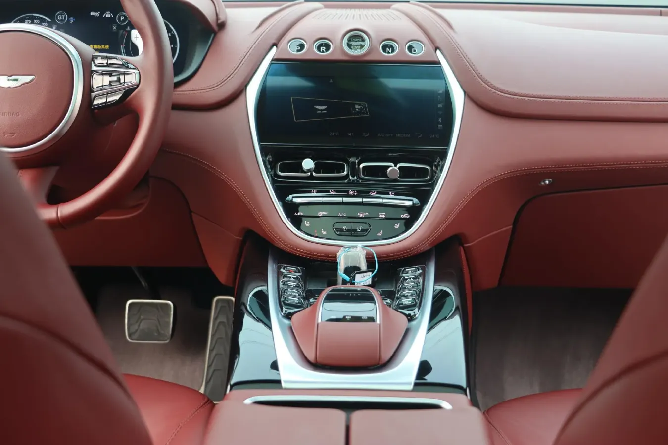 2022 Aston Martin DBX 4.0T 550HP V8 9AT,autocango,china used car exporter,china ev exporter,chinese used car exporter,chinese used ev exporter