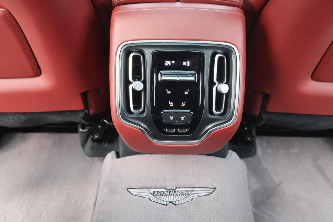 2022 Aston Martin DBX 4.0T 550HP V8 9AT,autocango,china used car exporter,china ev exporter,chinese used car exporter,chinese used ev exporter