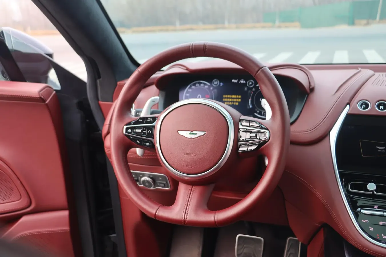 2022 Aston Martin DBX 4.0T 550HP V8 9AT,autocango,china used car exporter,china ev exporter,chinese used car exporter,chinese used ev exporter