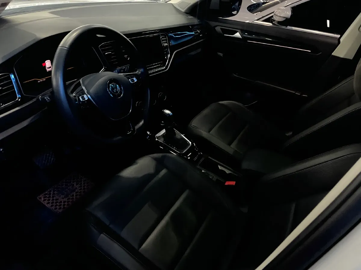 2020 Volkswagen T-Roc 1.4T 150HP L4 7DCT,autocango,china used car exporter,china ev exporter,chinese used car exporter,chinese used ev exporter