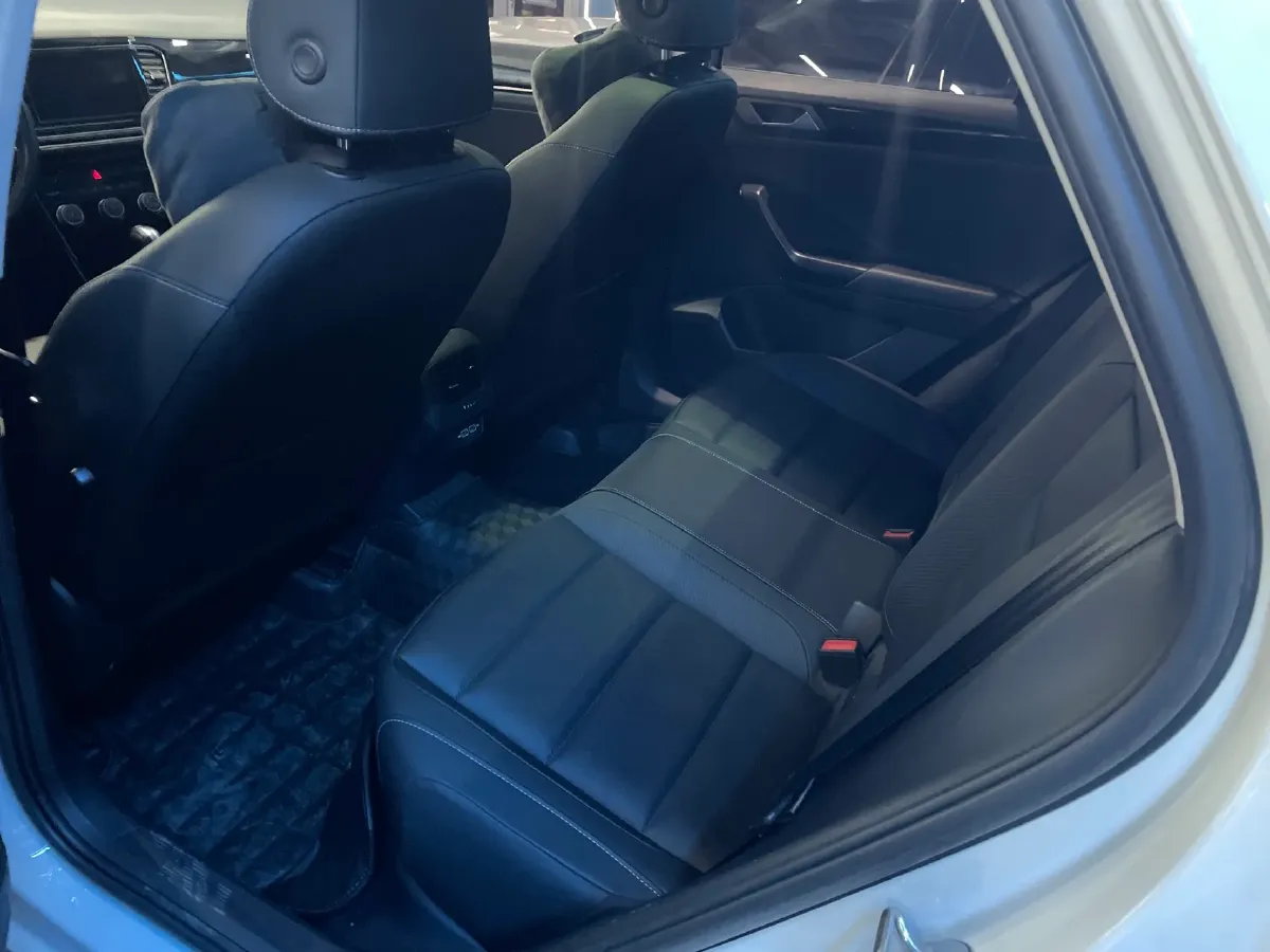 2020 Volkswagen T-Roc 1.4T 150HP L4 7DCT,autocango,china used car exporter,china ev exporter,chinese used car exporter,chinese used ev exporter