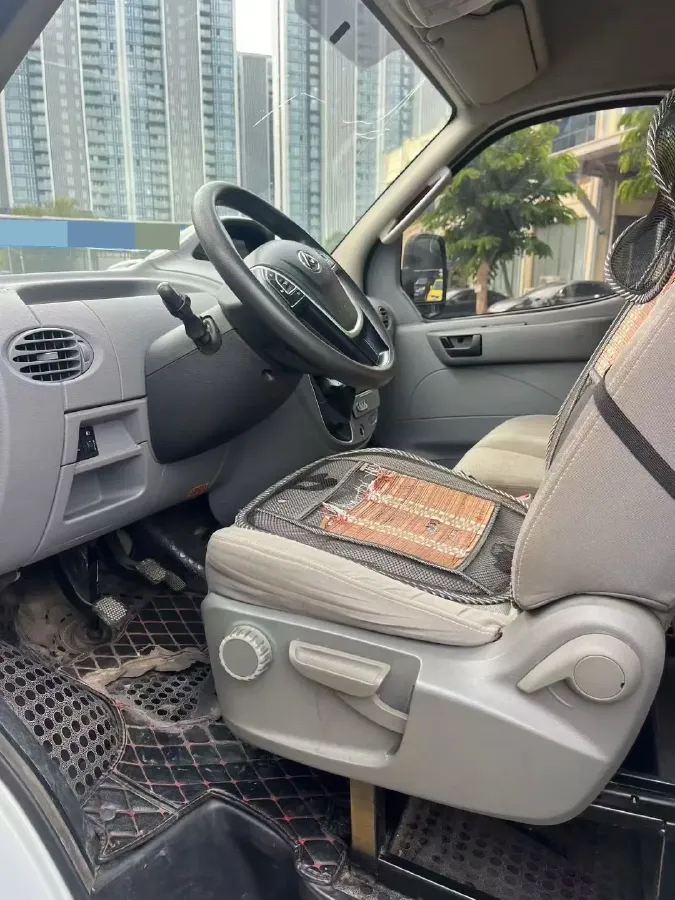 2021 MAXUS XinTu V80 2.0T 127HP L4 6MT,autocango,china used car exporter,china ev exporter,chinese used car exporter,chinese used ev exporter