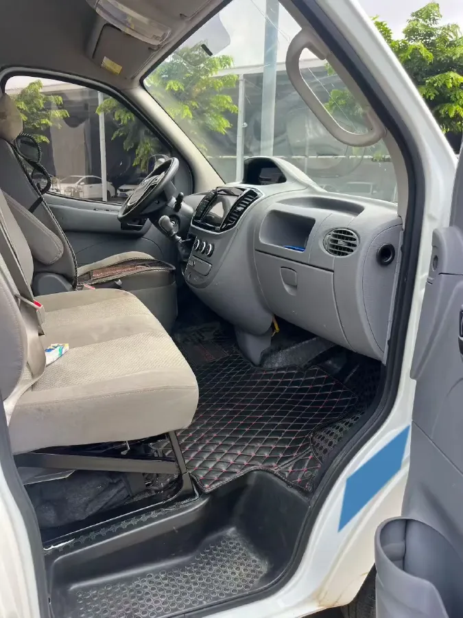 2021 MAXUS XinTu V80 2.0T 127HP L4 6MT,autocango,china used car exporter,china ev exporter,chinese used car exporter,chinese used ev exporter