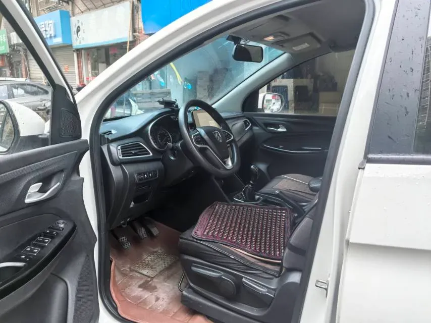 2019 BaoJun 730 1.5T 150HP L4 6MT,autocango,china used car exporter,china ev exporter,chinese used car exporter,chinese used ev exporter