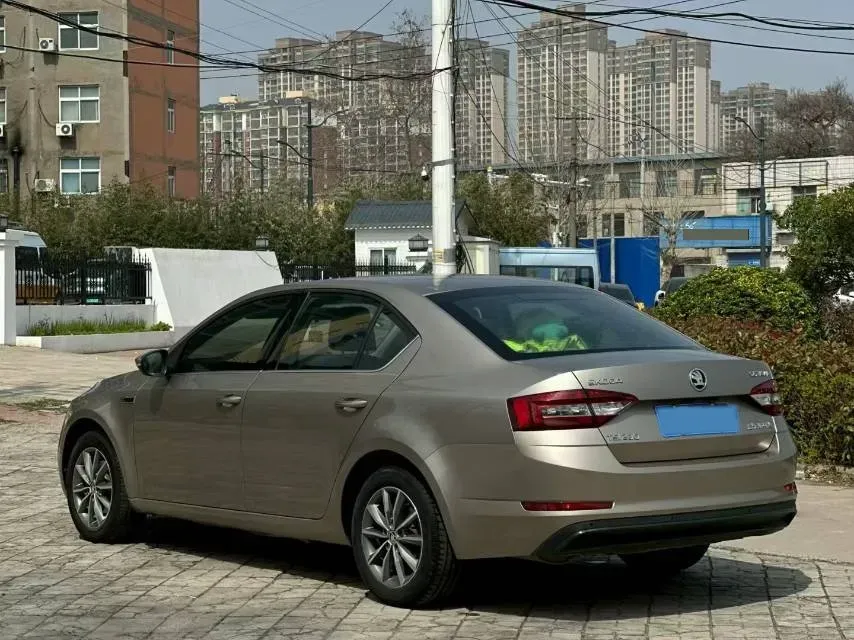 2019 Skoda Octavia 1.2T 116HP L4 7DCT,autocango,china used car exporter,china ev exporter,chinese used car exporter,chinese used ev exporter