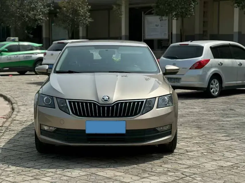 2019 Skoda Octavia 1.2T 116HP L4 7DCT,autocango,china used car exporter,china ev exporter,chinese used car exporter,chinese used ev exporter
