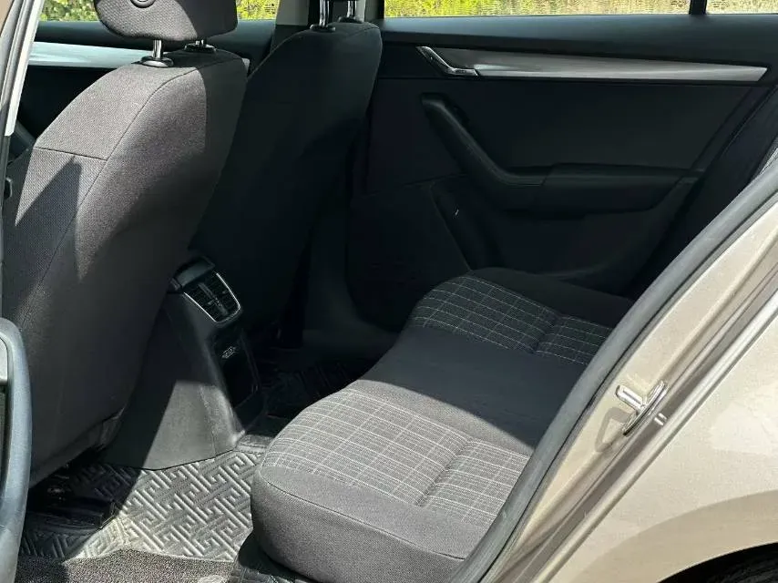 2019 Skoda Octavia 1.2T 116HP L4 7DCT,autocango,china used car exporter,china ev exporter,chinese used car exporter,chinese used ev exporter