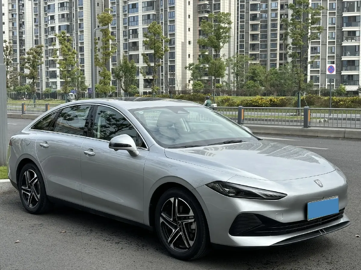 2023 Roewe D7 1.5L 112HP L4 1DHT PHEV 21.4KWH,autocango,china used car exporter,china ev exporter,chinese used car exporter,chinese used ev exporter