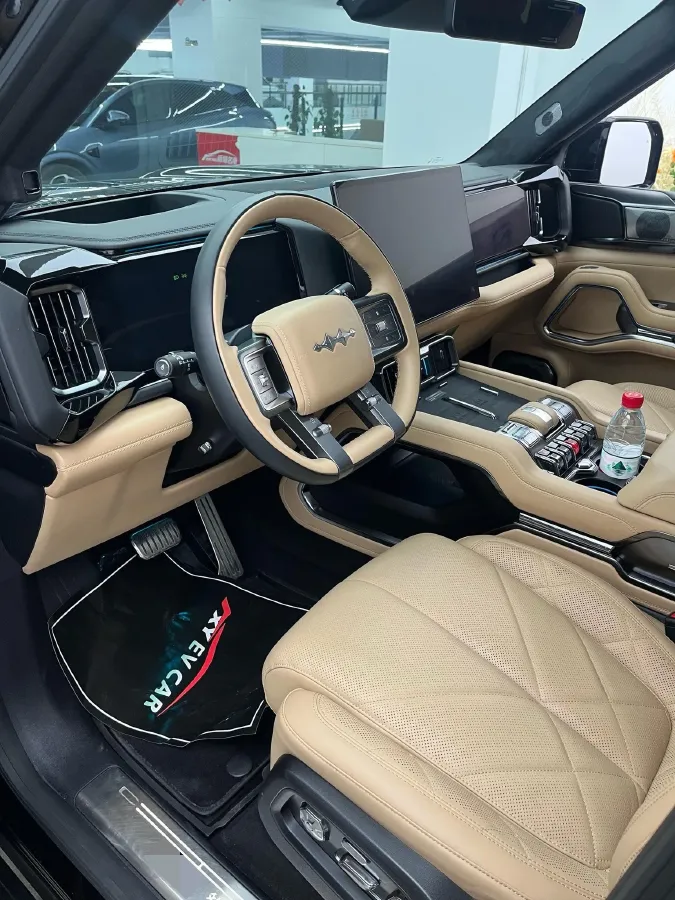 2025 FangChengBao Bao 8 2.0T 245HP L4 E-CVT PHEV 36.8KWH,autocango,china used car exporter,china ev exporter,chinese used car exporter,chinese used ev exporter