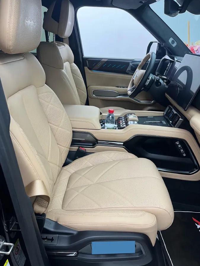 2025 FangChengBao Bao 8 2.0T 245HP L4 E-CVT PHEV 36.8KWH,autocango,china used car exporter,china ev exporter,chinese used car exporter,chinese used ev exporter