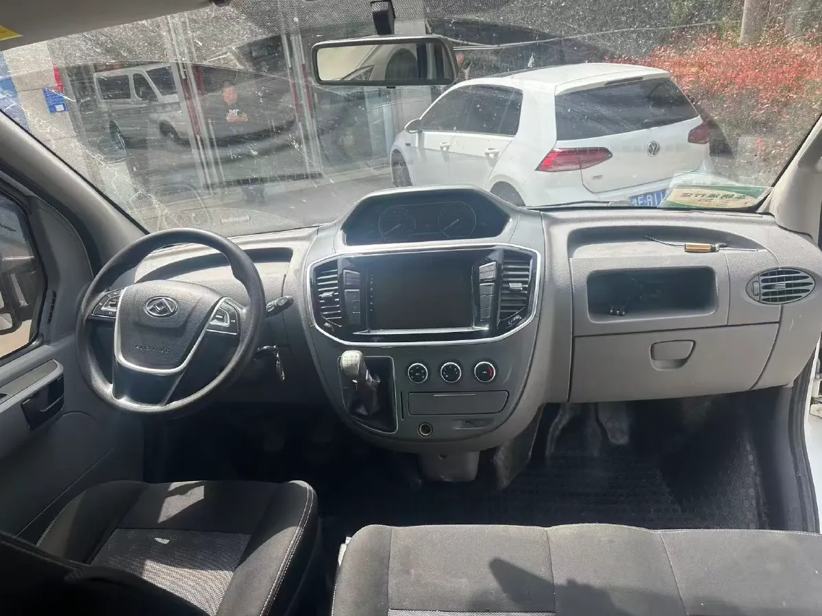 2021 MAXUS XinTu V80 2.0T 127HP L4 6MT,autocango,china used car exporter,china ev exporter,chinese used car exporter,chinese used ev exporter