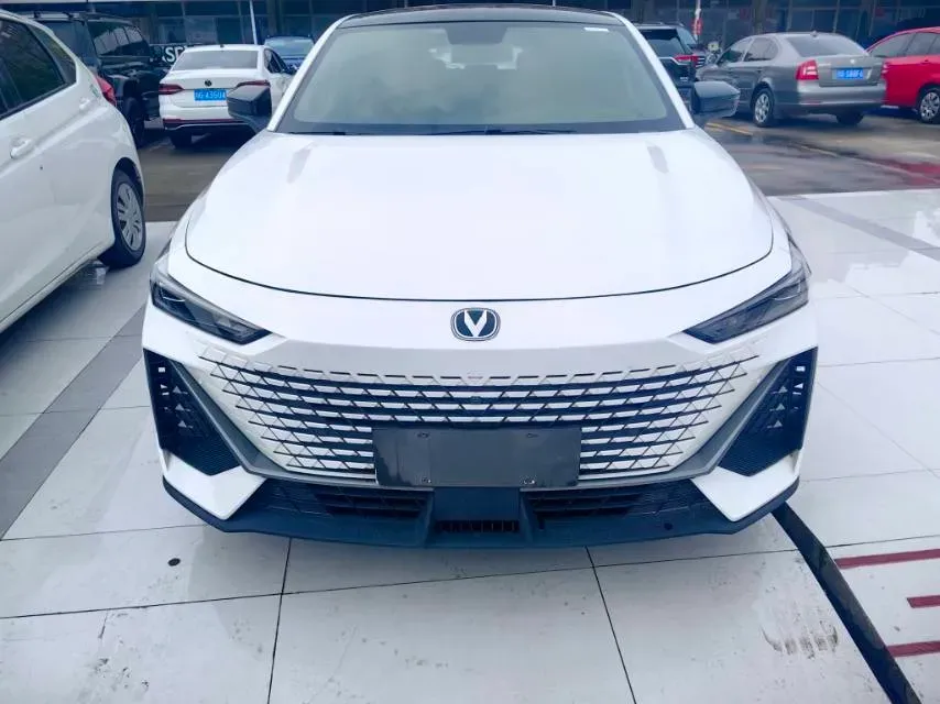 2022 ChangAn UNI-V 1.5T 188HP L4 7DCT,autocango,china used car exporter,china ev exporter,chinese used car exporter,chinese used ev exporter