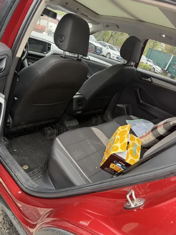 2021 Volkswagen T-Roc 1.4T 150HP L4 7DCT,autocango,china used car exporter,china ev exporter,chinese used car exporter,chinese used ev exporter