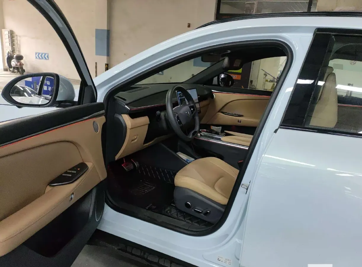 2024 HongQi H5 2.0T 224HP L4 8AT,autocango,china used car exporter,china ev exporter,chinese used car exporter,chinese used ev exporter