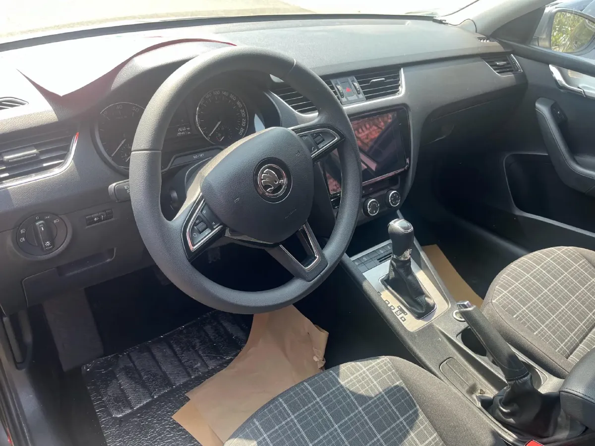 2019 Skoda Octavia 1.5L 116HP L4 6AT,autocango,china used car exporter,china ev exporter,chinese used car exporter,chinese used ev exporter