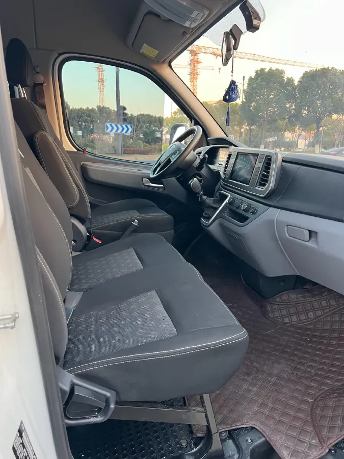 2023 MAXUS XinTu V80 2.0T 127HP L4 6MT,autocango,china used car exporter,china ev exporter,chinese used car exporter,chinese used ev exporter