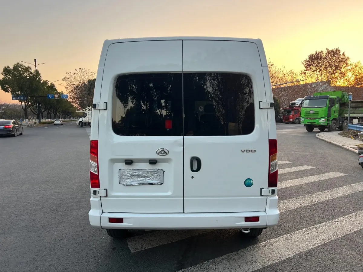 2023 MAXUS XinTu V80 2.0T 127HP L4 6MT,autocango,china used car exporter,china ev exporter,chinese used car exporter,chinese used ev exporter