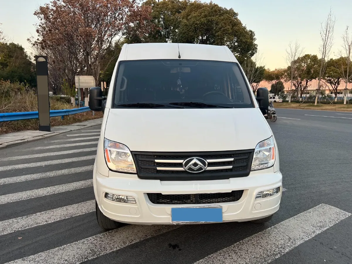 2023 MAXUS XinTu V80 2.0T 127HP L4 6MT,autocango,china used car exporter,china ev exporter,chinese used car exporter,chinese used ev exporter