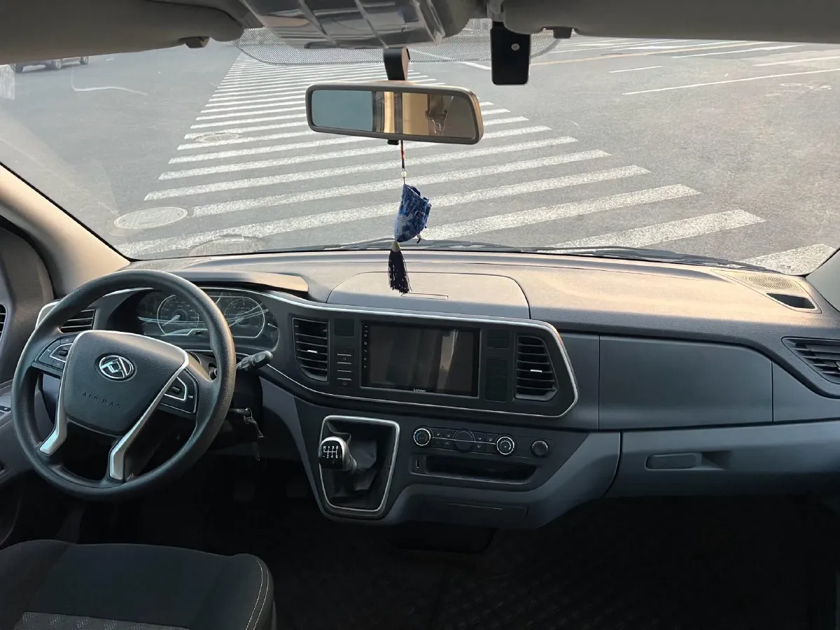 2023 MAXUS XinTu V80 2.0T 127HP L4 6MT,autocango,china used car exporter,china ev exporter,chinese used car exporter,chinese used ev exporter