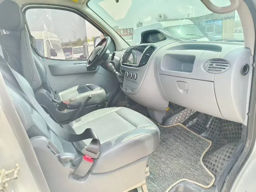 2021 MAXUS XinTu V80 2.0T 127HP L4 6MT,autocango,china used car exporter,china ev exporter,chinese used car exporter,chinese used ev exporter