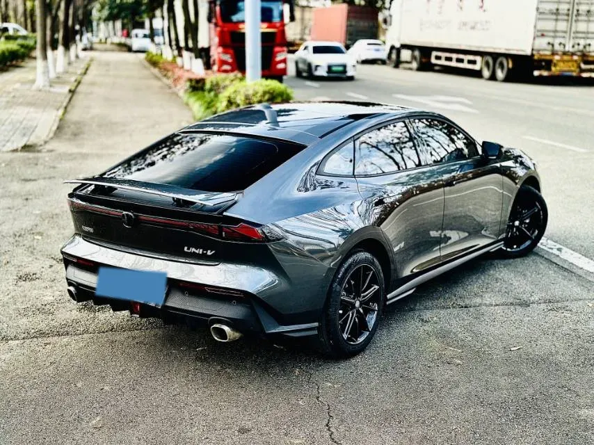 2023 ChangAn UNI-V 1.5T 188HP L4 7DCT,autocango,china used car exporter,china ev exporter,chinese used car exporter,chinese used ev exporter