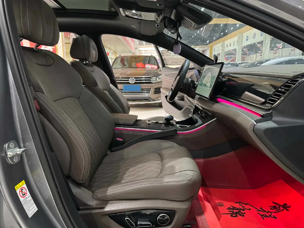 2022 Volkswagen Tiguan L 2.0T 186HP L4 7DCT,autocango,china used car exporter,china ev exporter,chinese used car exporter,chinese used ev exporter