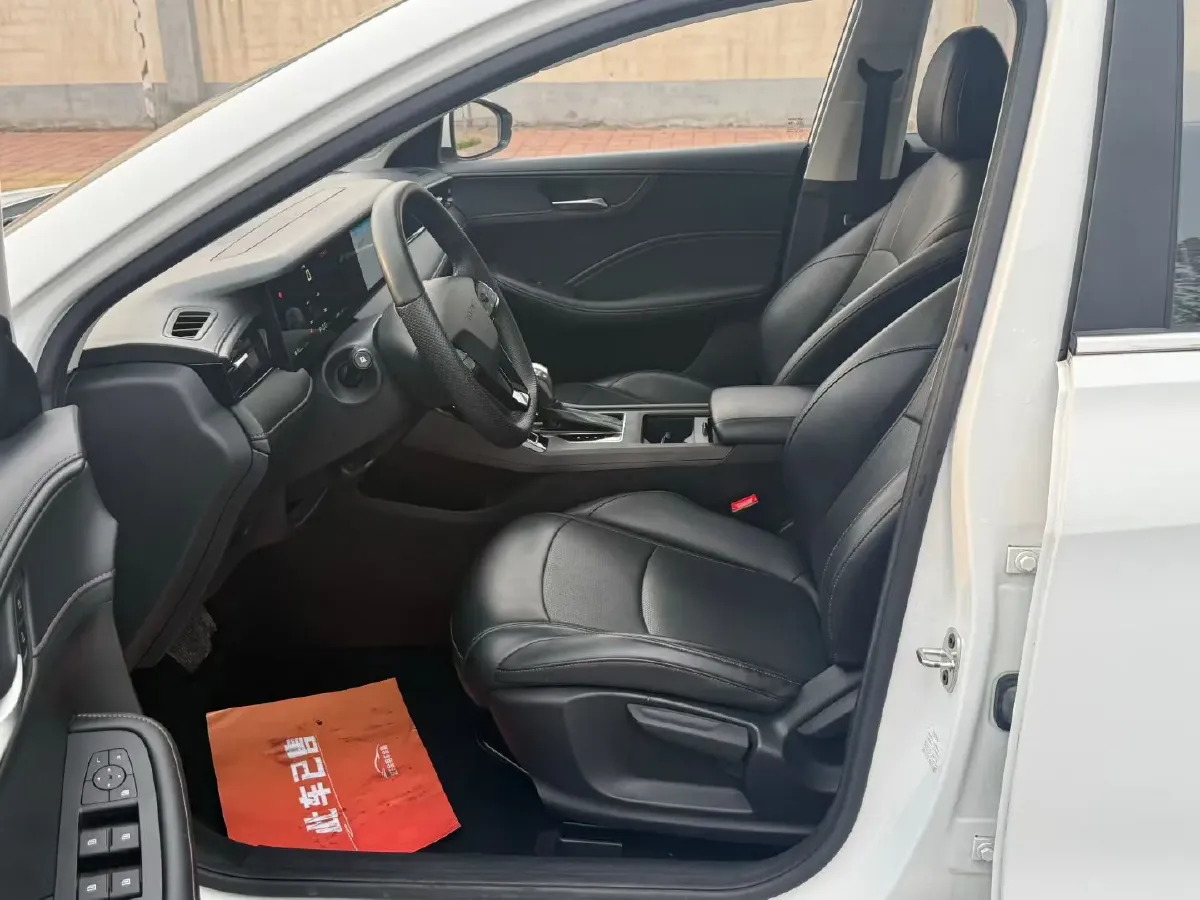 2023 Roewe i5 1.5L 129HP L4 CVT,autocango,china used car exporter,china ev exporter,chinese used car exporter,chinese used ev exporter