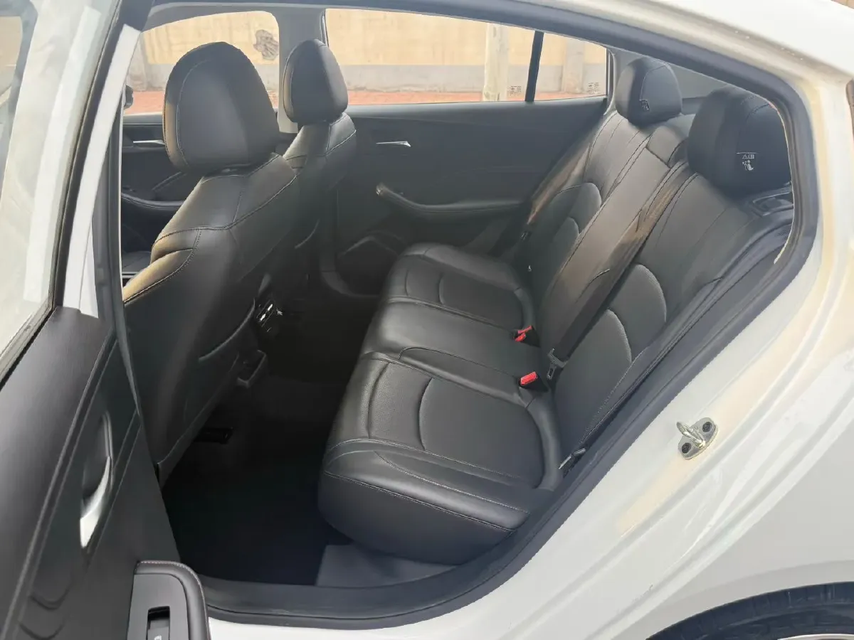 2023 Roewe i5 1.5L 129HP L4 CVT,autocango,china used car exporter,china ev exporter,chinese used car exporter,chinese used ev exporter