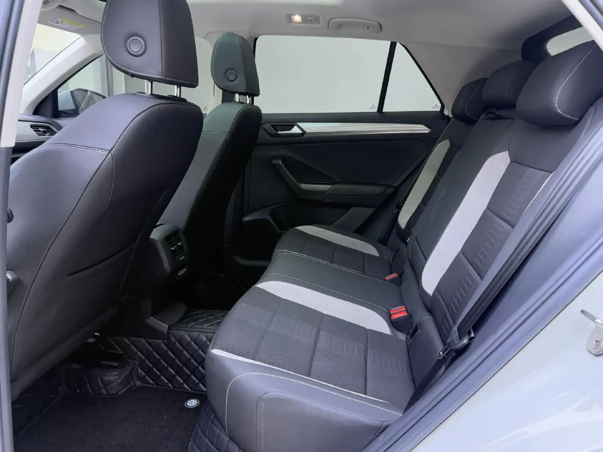 2022 Volkswagen T-Roc 1.4T 150HP L4 7DCT,autocango,china used car exporter,china ev exporter,chinese used car exporter,chinese used ev exporter