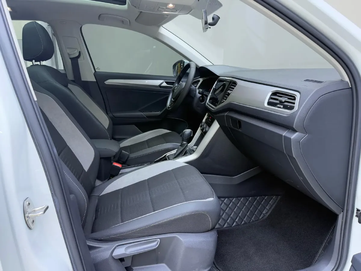 2022 Volkswagen T-Roc 1.4T 150HP L4 7DCT,autocango,china used car exporter,china ev exporter,chinese used car exporter,chinese used ev exporter