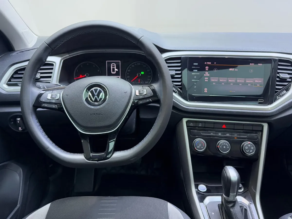 2022 Volkswagen T-Roc 1.4T 150HP L4 7DCT,autocango,china used car exporter,china ev exporter,chinese used car exporter,chinese used ev exporter
