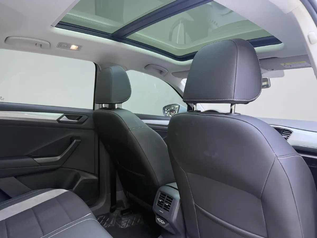 2022 Volkswagen T-Roc 1.4T 150HP L4 7DCT,autocango,china used car exporter,china ev exporter,chinese used car exporter,chinese used ev exporter