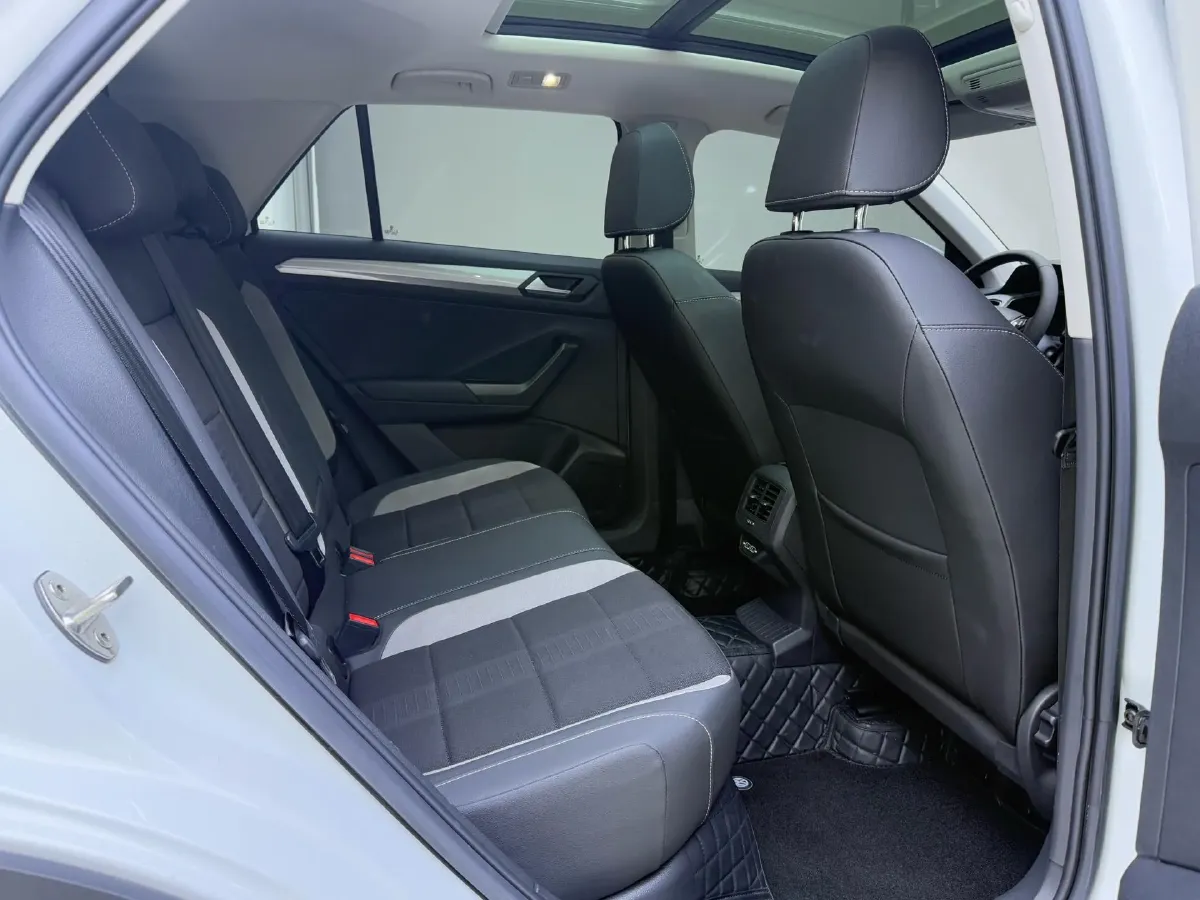 2022 Volkswagen T-Roc 1.4T 150HP L4 7DCT,autocango,china used car exporter,china ev exporter,chinese used car exporter,chinese used ev exporter