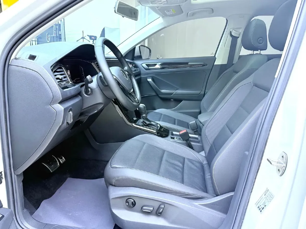 2022 Volkswagen T-Roc 1.4T 150HP L4 7DCT,autocango,china used car exporter,china ev exporter,chinese used car exporter,chinese used ev exporter