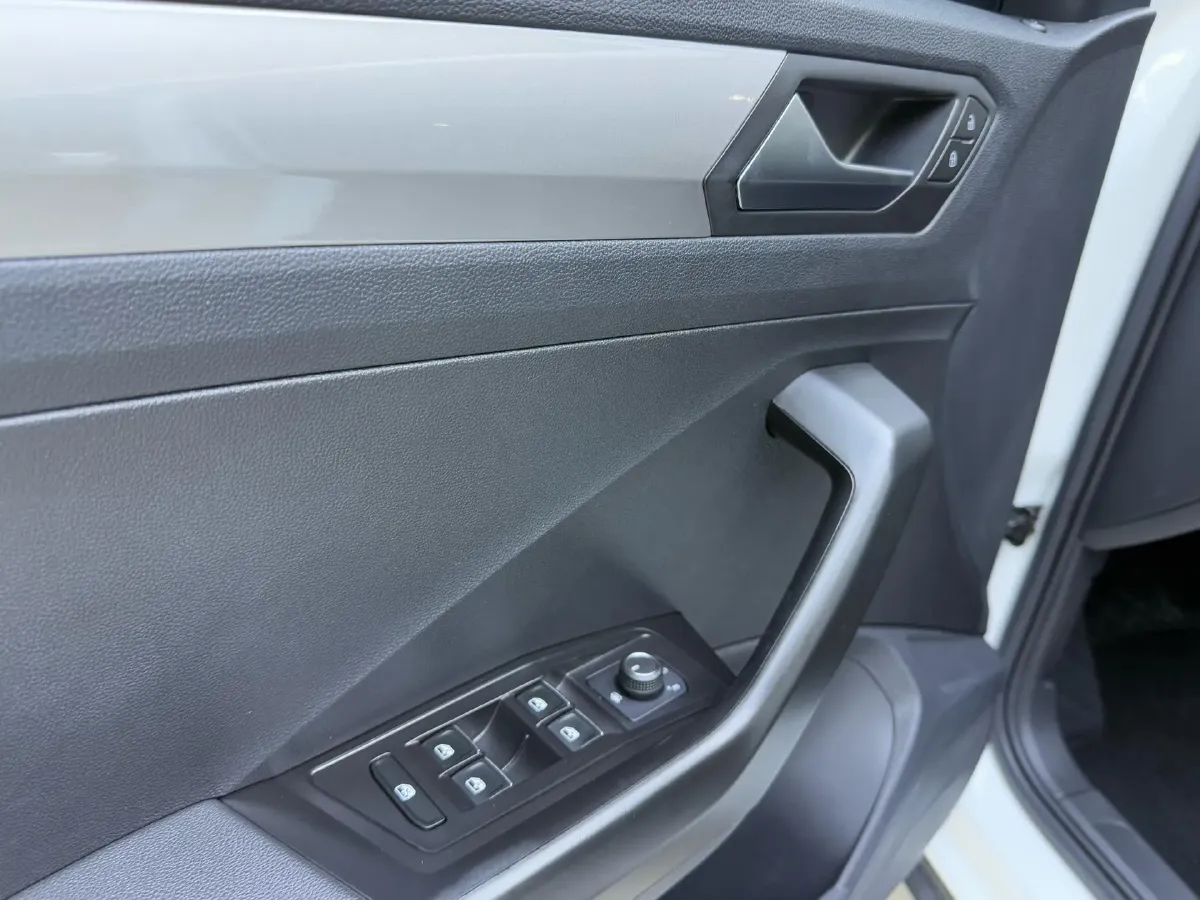 2022 Volkswagen T-Roc 1.4T 150HP L4 7DCT,autocango,china used car exporter,china ev exporter,chinese used car exporter,chinese used ev exporter